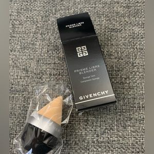 GIVENCHY Prisme Libre Blender Complexion Sponge Make-up Sponge